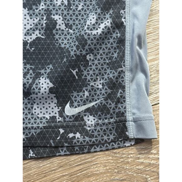 Nike Boys Black and Gray Shorts Size XL Athletic Loose Fit Basketball Shorts - Picture 3 of 4